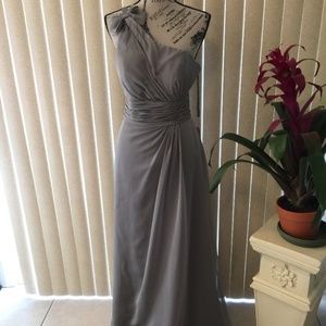 NWT! VAL STEPHANI PLATINUM PROM/FORMAL GOWN SIZE 8